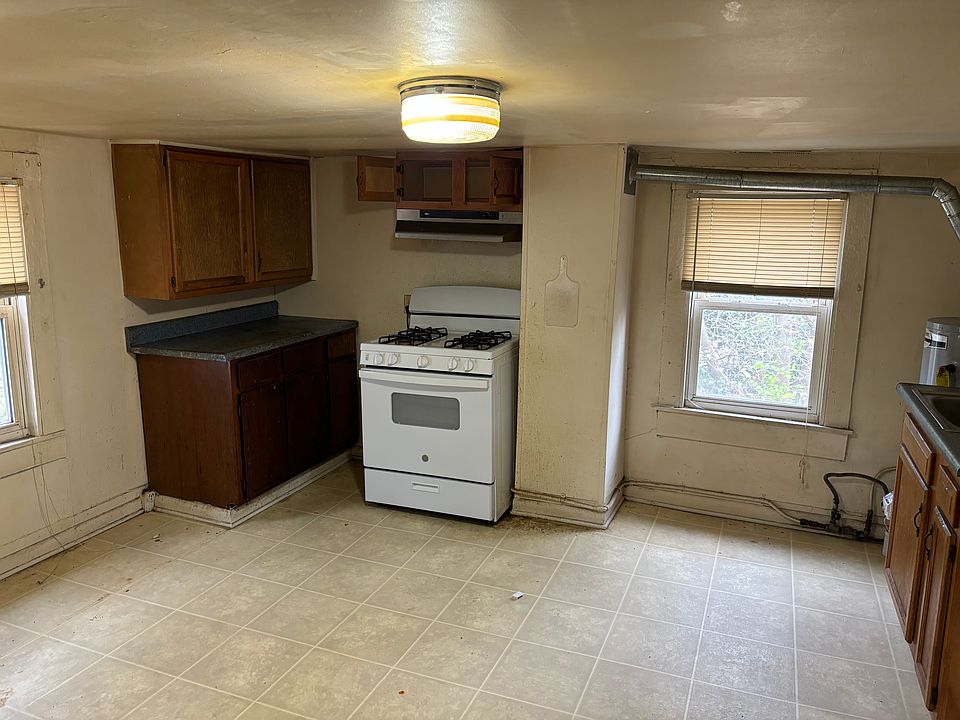 2nd image of 131 2nd St #2