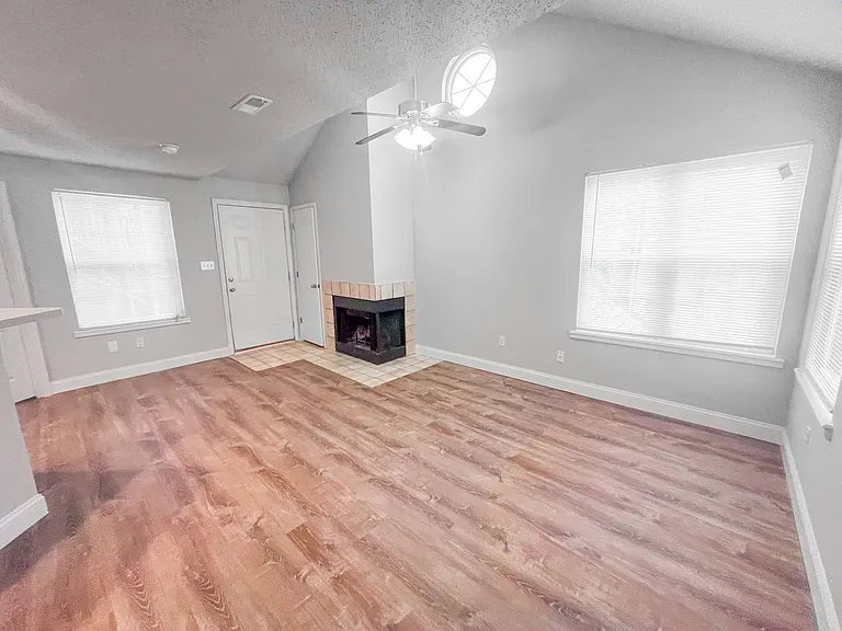 Heritage Apartments — Photo 18