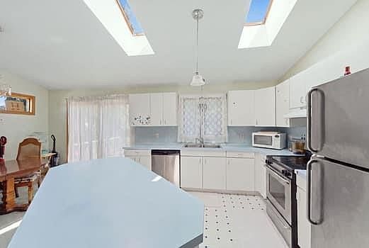 4th image of 110 Barrett Ave