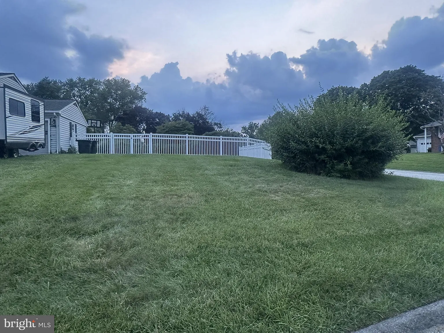 4 bed, 2.5 bath, 2180 sqft, $3,500 — Photo 3