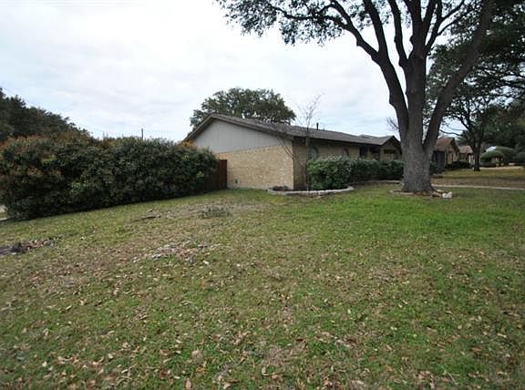 3rd image of 1325 Mossvine Dr
