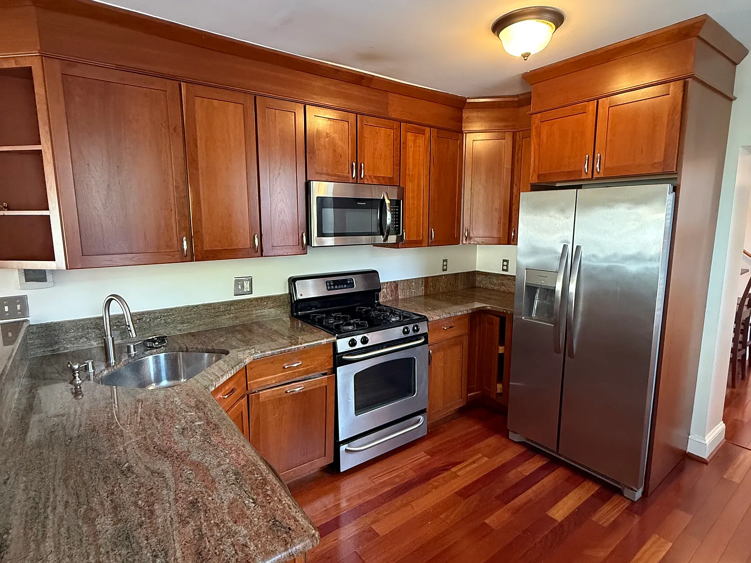 2 bed, 2.5 bath, 1700 sqft, $2,800 — Photo 4