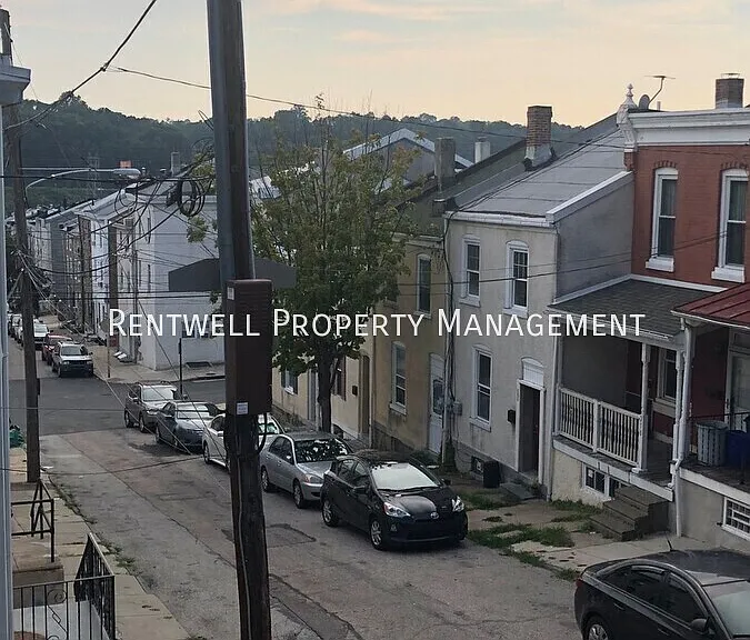 208 East St — Photo 4