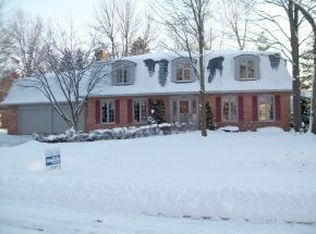 525 Chickadee Ln, Green Bay, WI 54313