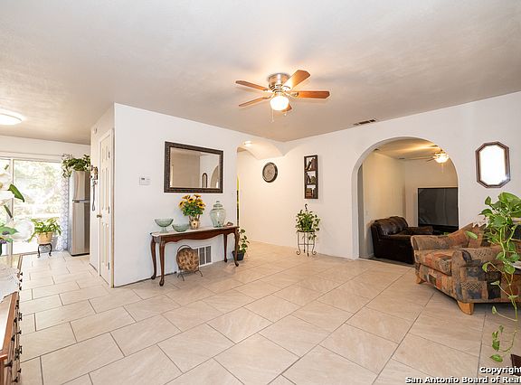 5th image of 751 Valley Oaks Dr
