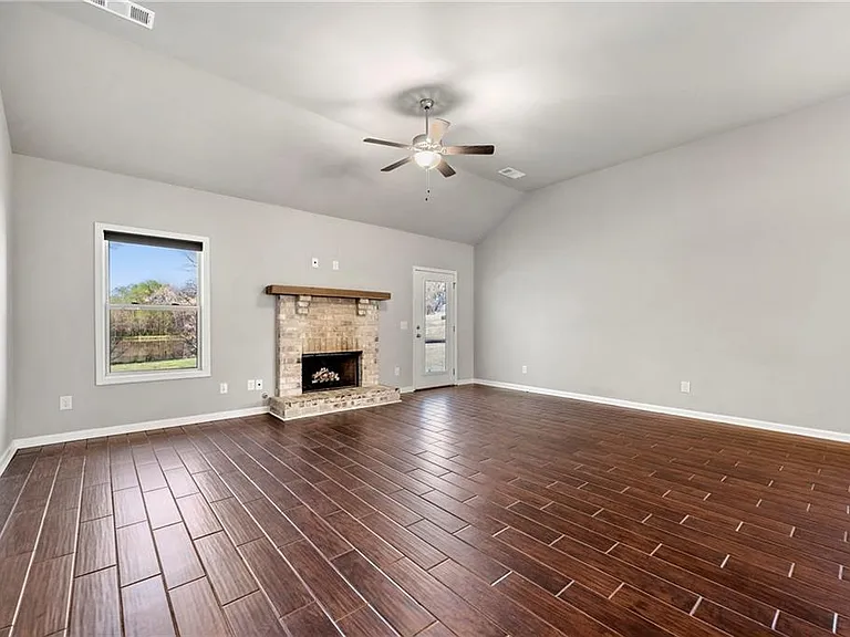 540 Brookside Ln — Photo 9