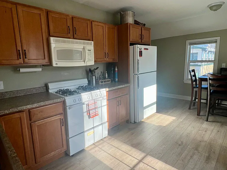 46 Hartsen St #UPPER — Photo 4