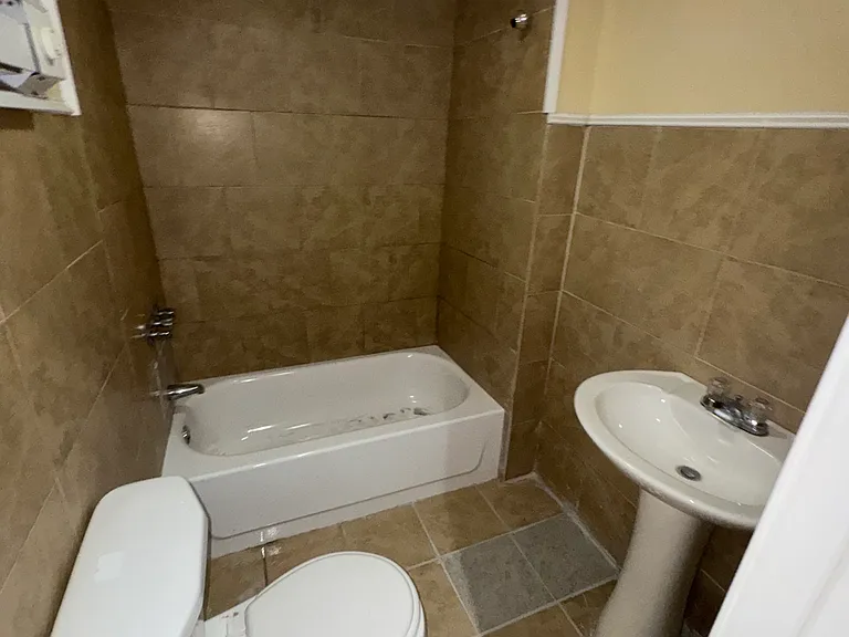4 Creek Ave #2 — Photo 7