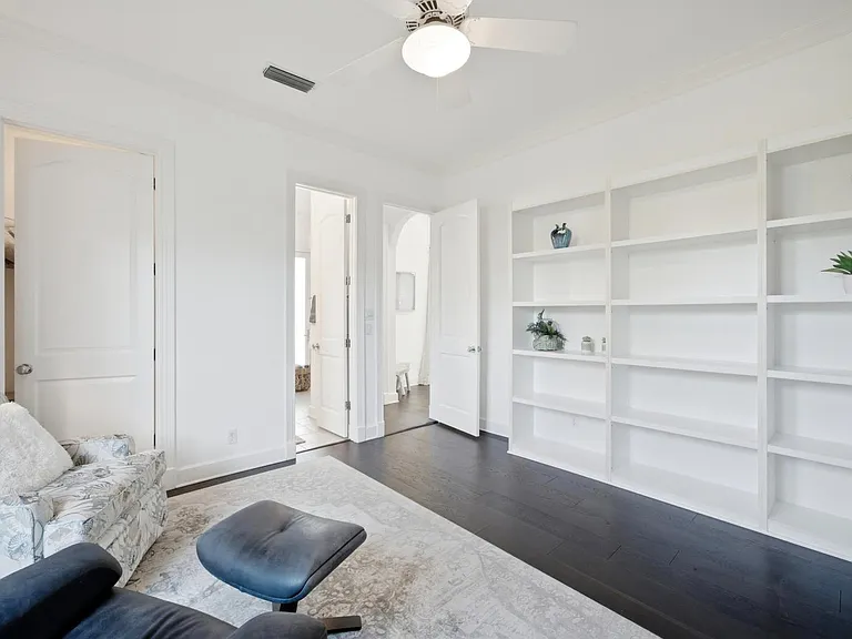 2540 Half Moon Walk — Photo 34