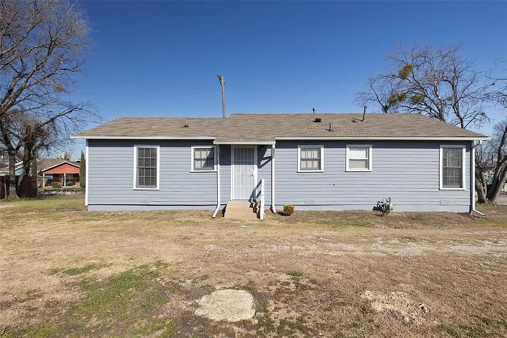 3 bed, 2.0 bath, 1216 sqft, $1,599 — Photo 1