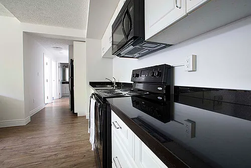 173 King St N Photo 1