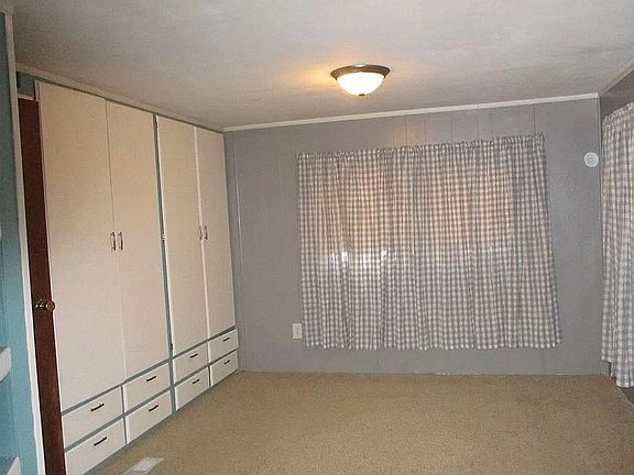 Bedroom 2 lots of closet spa