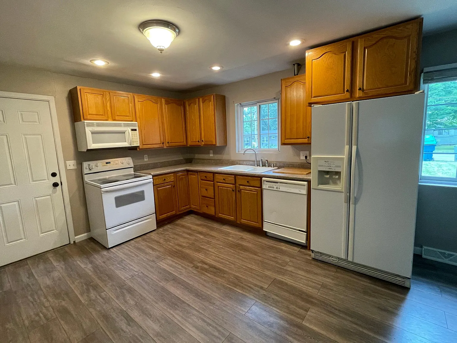 10661 N Park Ave — Photo 2