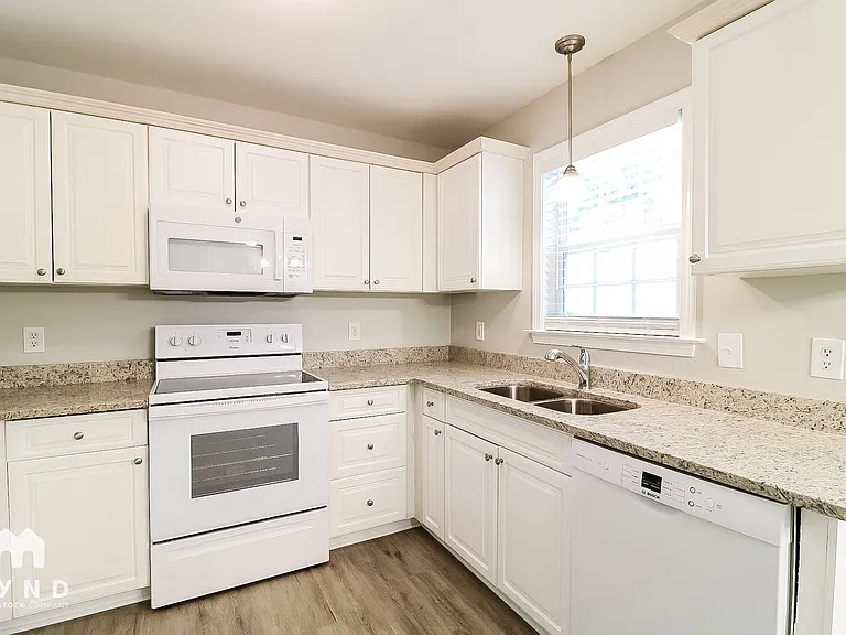 50 Sapphire Ct — Photo 3