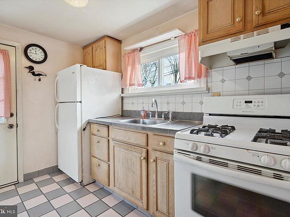 4th image of 812 W Penn Pines Blvd