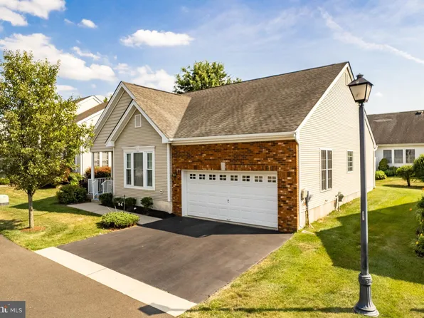 24 Mockingbird Dr, Hamilton, NJ 08690