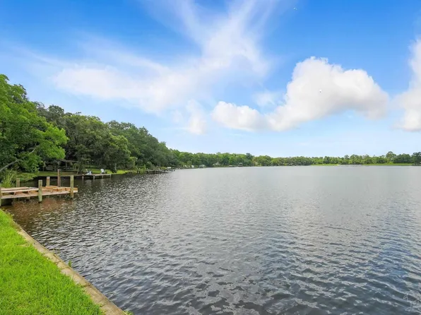 6103 E Shore Dr APT B, Pensacola, FL 32505
