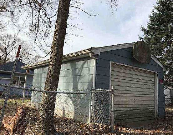 4th image of 211 E Corrington Ave