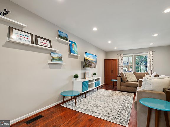 4th image of 4507 Airlie Way