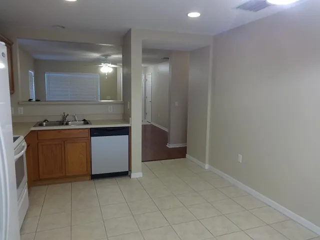 10434 Boyette Creek Blvd — Photo 4