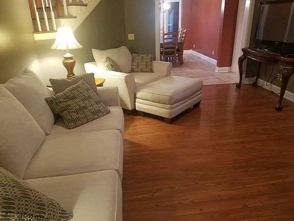 5th image of 100 Castlewood Dr