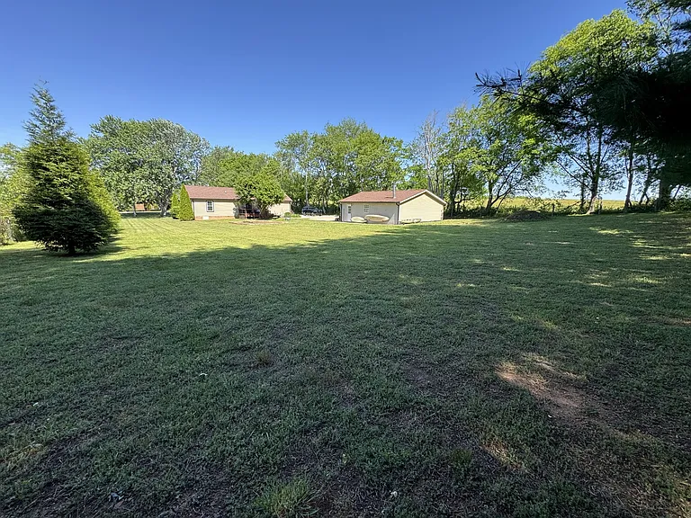 3023 Britney Dr — Photo 3