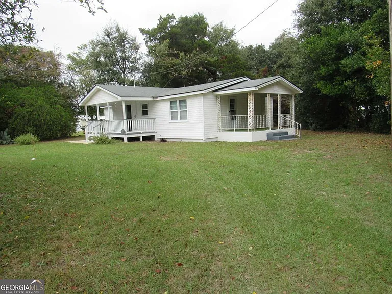 112 Judy Ave — Photo 4