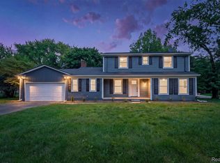 2185 Brenthaven Dr, Bloomfield Hills, MI 48304
