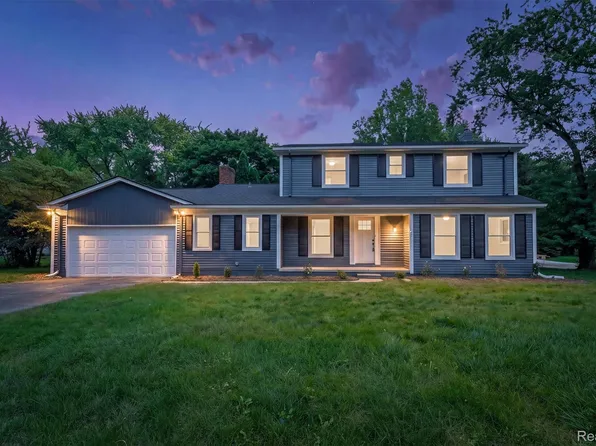 2185 Brenthaven Dr, Bloomfield Hills, MI 48304