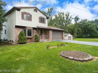 8557 Henderson Rd, Goodrich, MI 48438