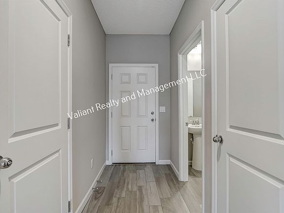 5th image of 12737 Josslyn Ln
