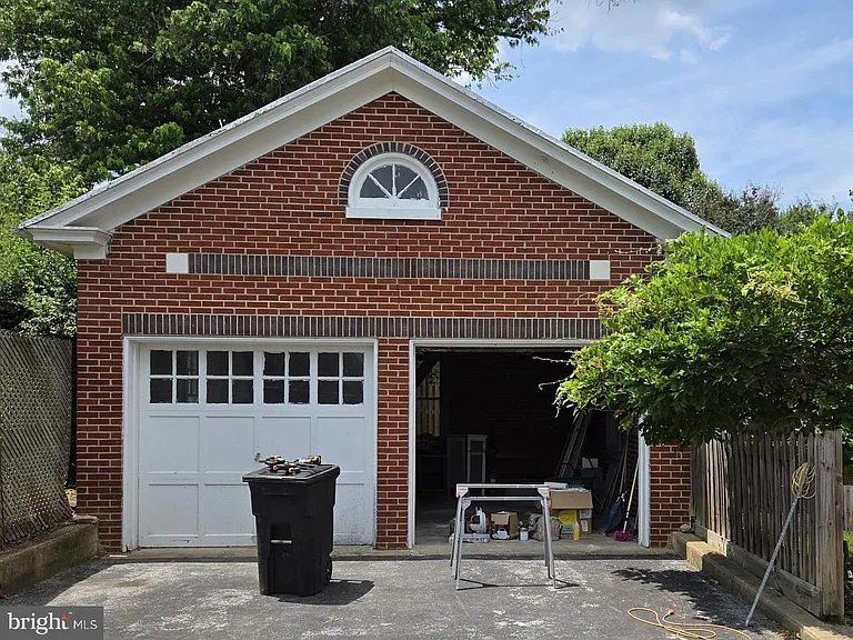 240 S Holliday St — Photo 10