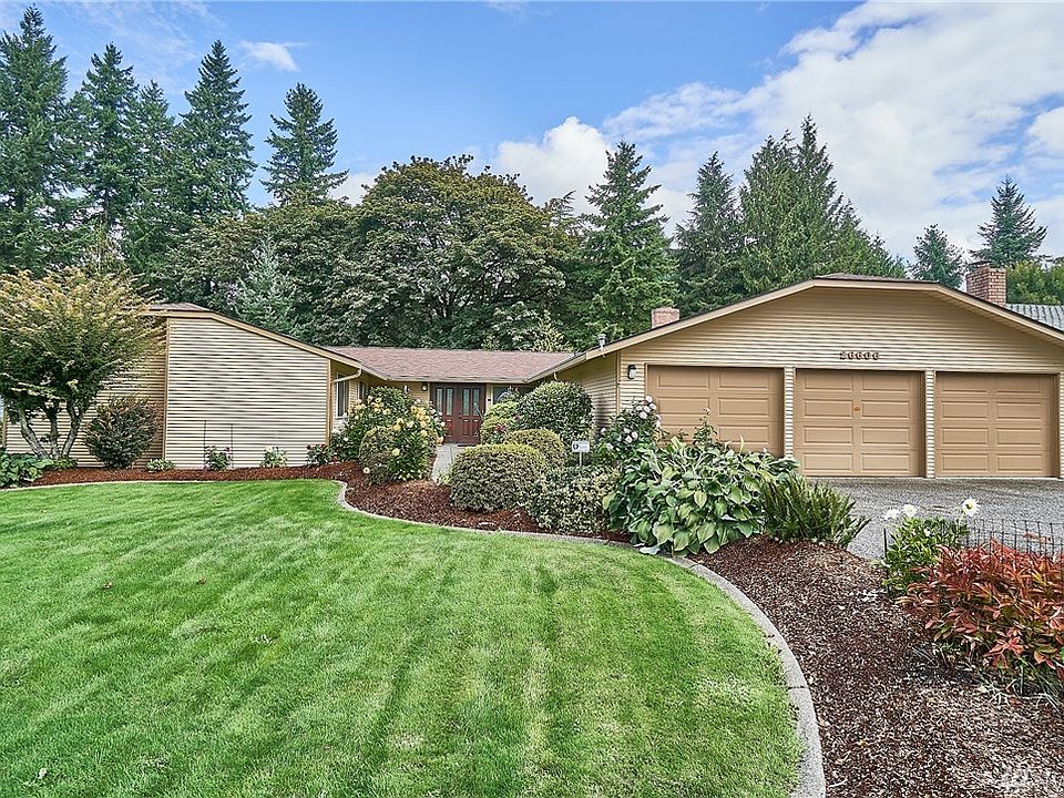 Nice Curb appeal with 3-car garage, recently installed 30yr roof.