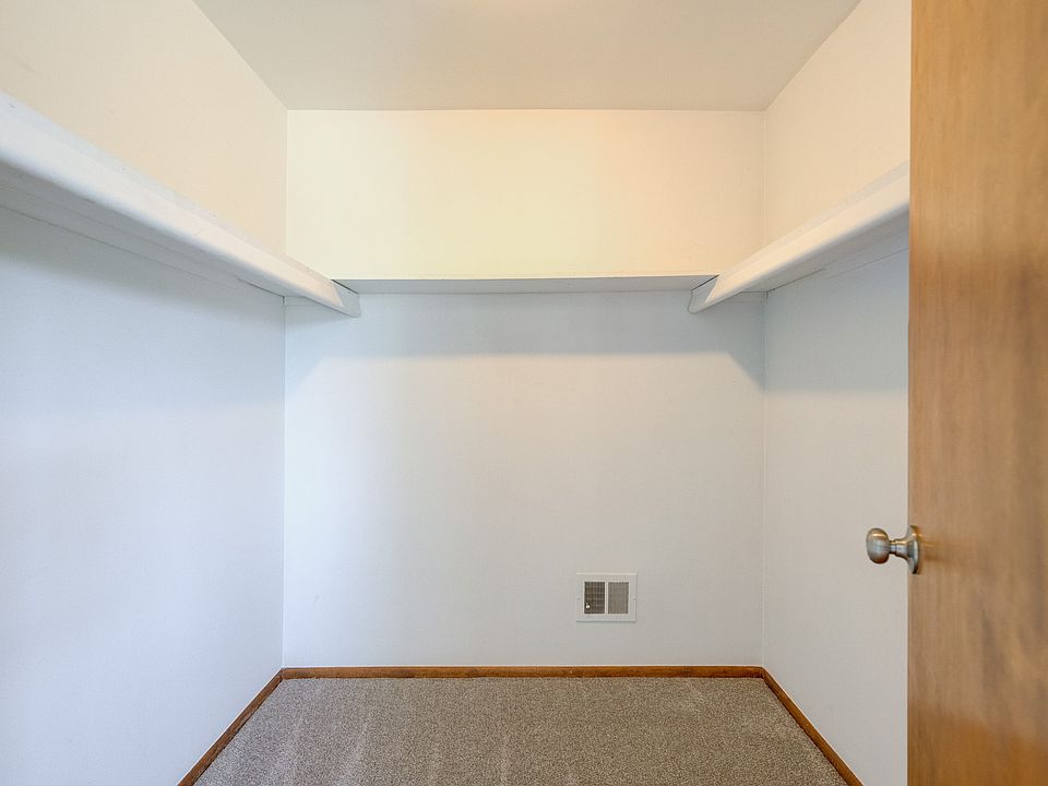 87 Forthton Ave, photo 16