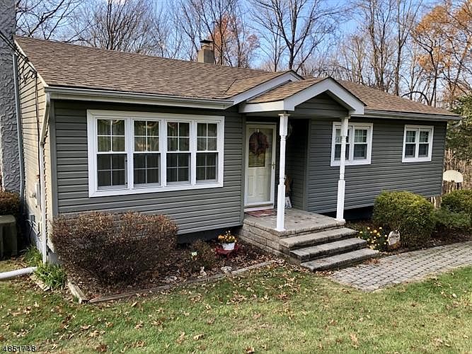 1st image of 19 Hemlock Dr