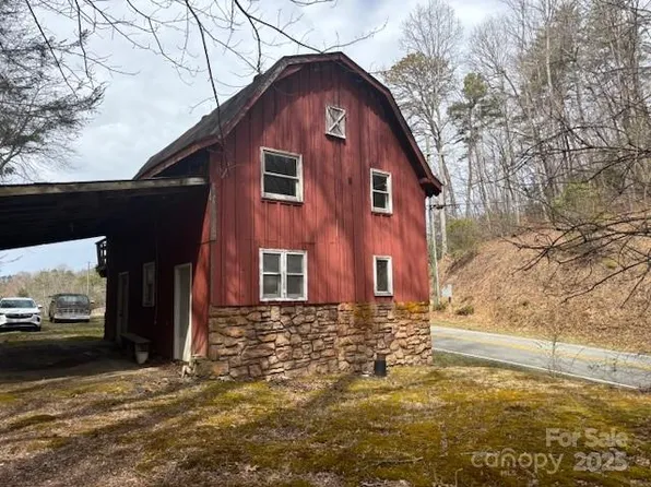 417 Sunset Farm Rd, Whittier, NC 28789