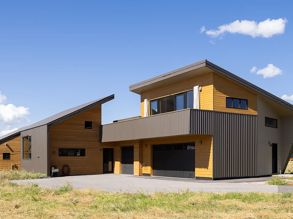 Attached Guest House shown in Foreground