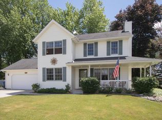 2709 Green Oak Ln, Kalamazoo, MI 49004