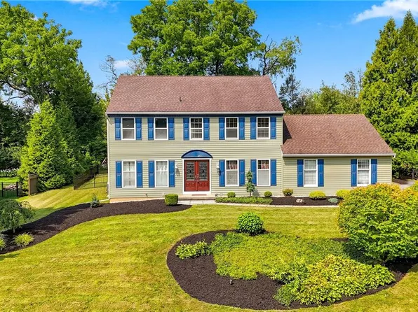 2302 Stonewall Dr, Macungie, PA 18062