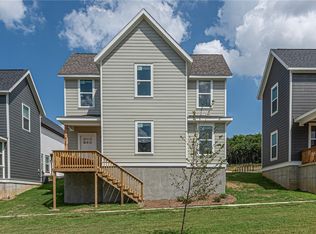 936 S Laramie Hts, Fayetteville, AR 72704