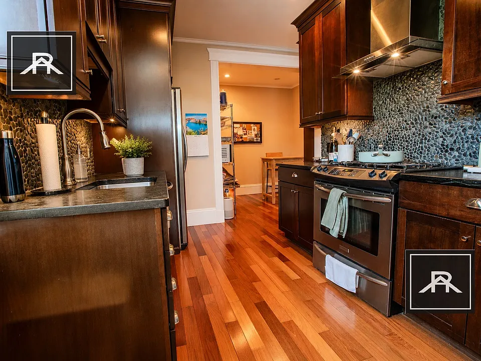 162 Strathmore Rd #23