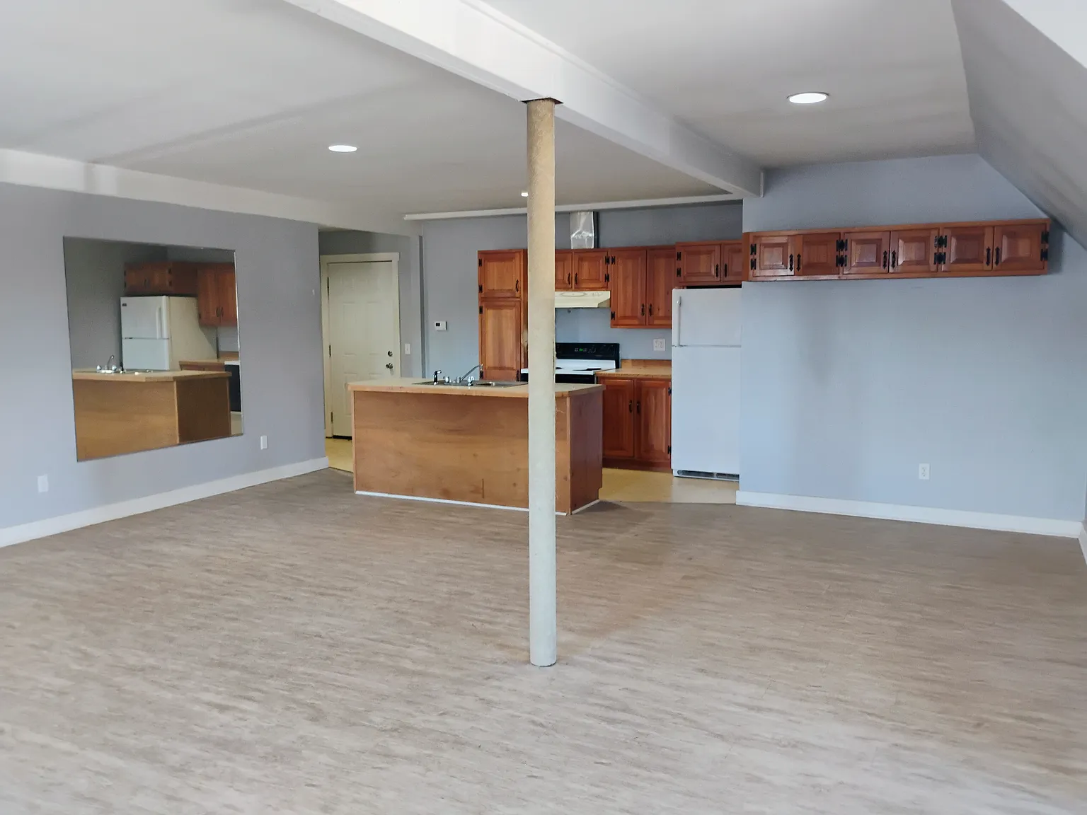 1 bed, 1100 sqft, $1,300 — Photo 3