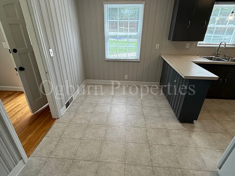 1408 Kenwood St — Photo 6