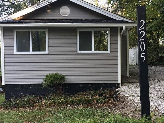4th image of 2205 Coffeen St
