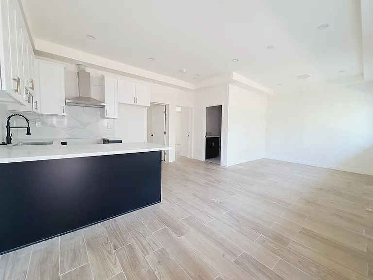 1819 S Manhattan Pl — Photo 9
