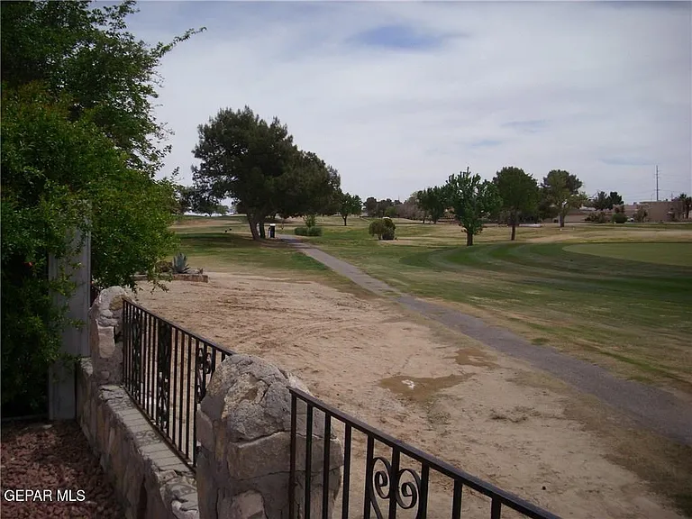 3610 Buxton Dr — Photo 8