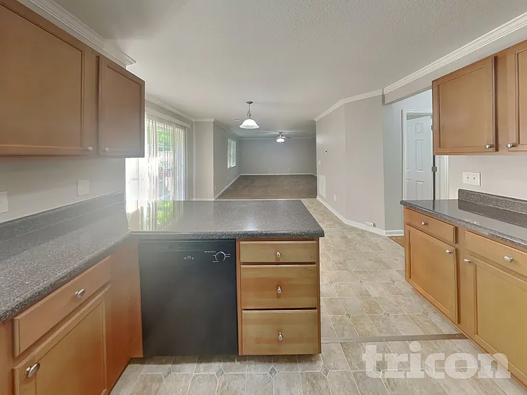 711 Archers Ln — Photo 6