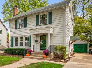 160 S Russell Ave, Aurora, IL 60506