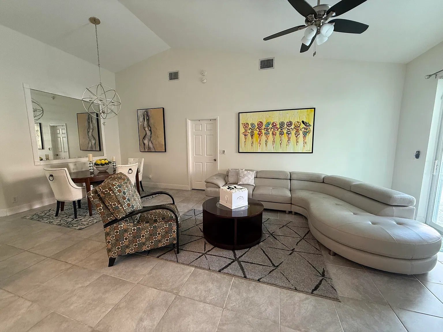 3 bed, 2.0 bath, 1801 sqft, $5,900 — Photo 4