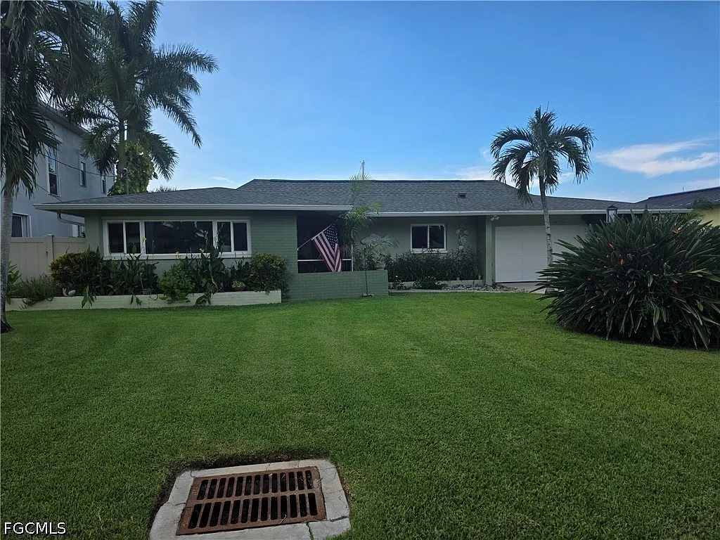 3 bed, 2.0 bath, 1370 sqft, $4,750 — Photo 1